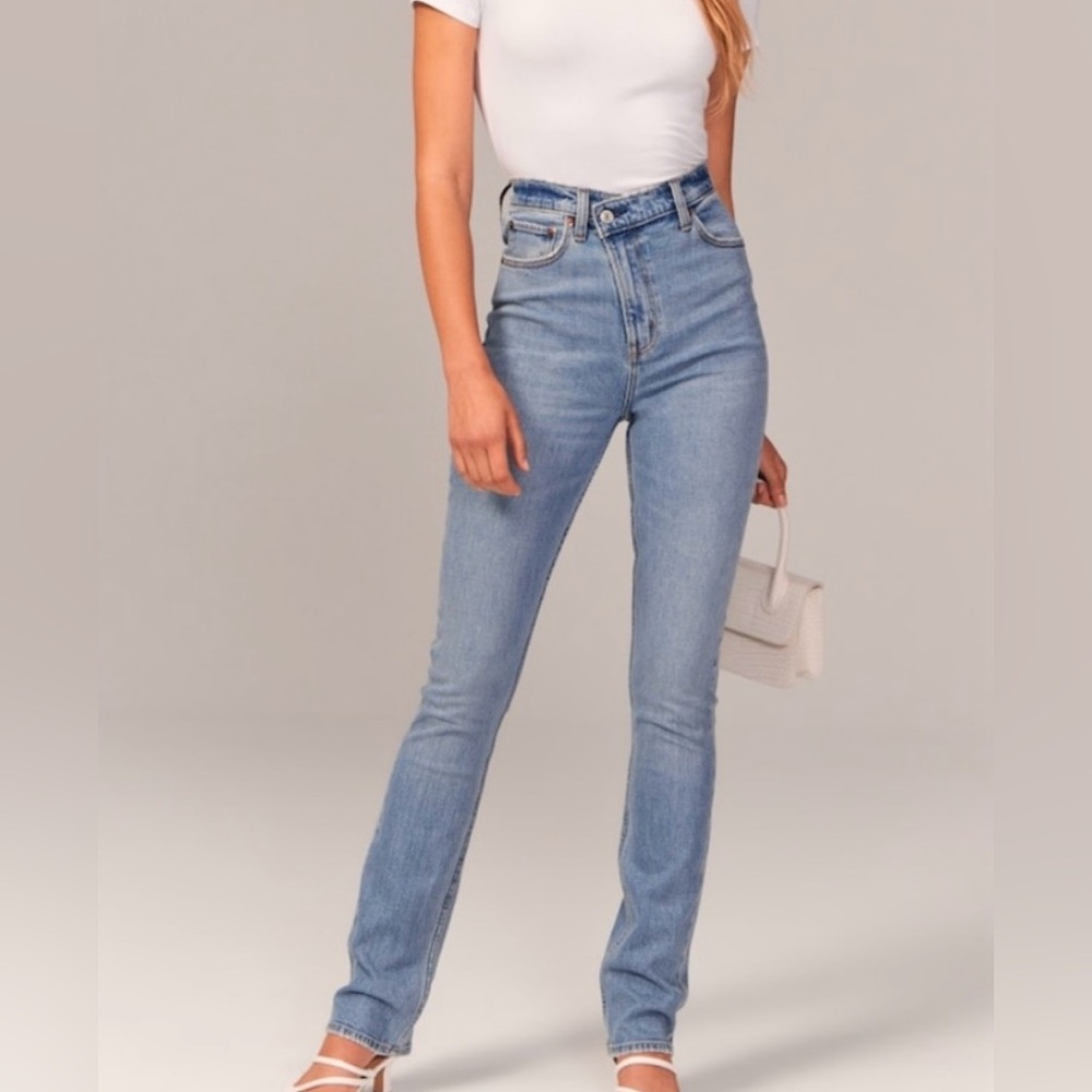Abercrombie & Fitch Curve Love Ultra High Rise 90’s Slim Straight Jean